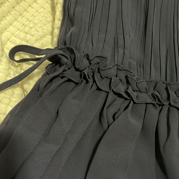 NWT- H&M - 4 & 6. - Picture 5 of 8